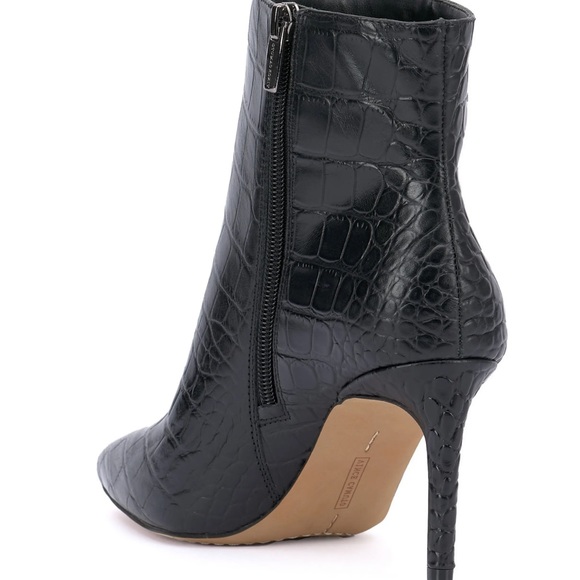 NWT Vince Camuto Allost Pointed Toe Bootie - Picture 4 of 11